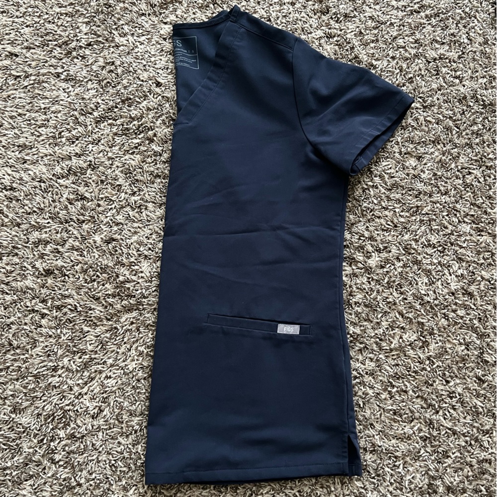 Figs Quiet Navy Casma Three Pocket Scrub Top